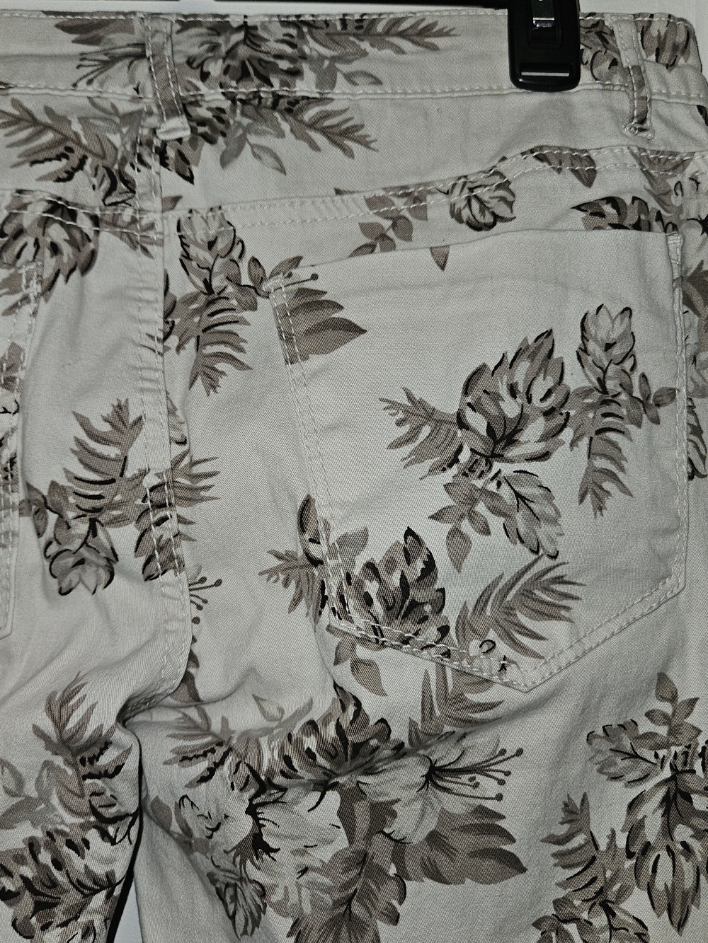 Metaphor Beige Floral-Print Pants 12 - Picture 7 of 7